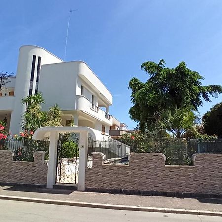 Villa Mary - Apartments Trani Esterno foto