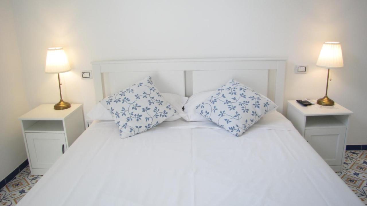 Villa Mary - Apartments Trani Esterno foto