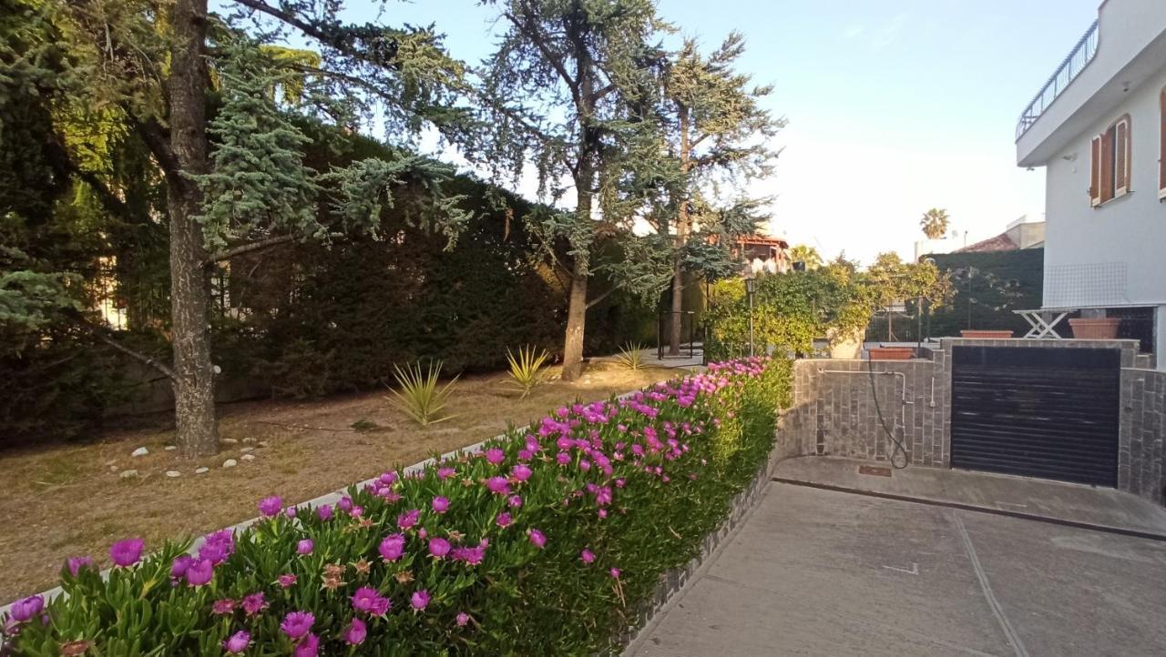 Villa Mary - Apartments Trani Esterno foto