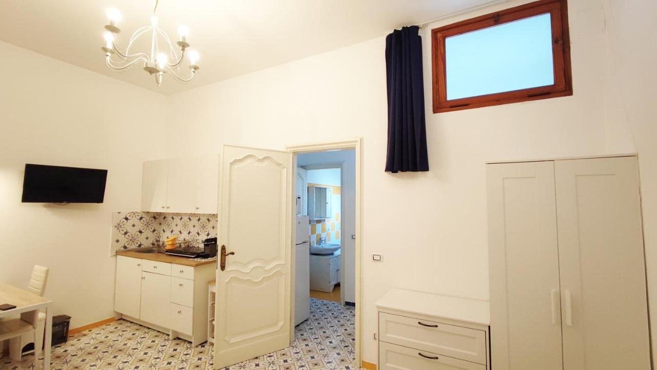 Villa Mary - Apartments Trani Esterno foto